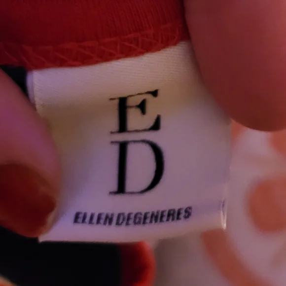 Ellen Degeneres Pet T-shirt. - Picture 2 of 2